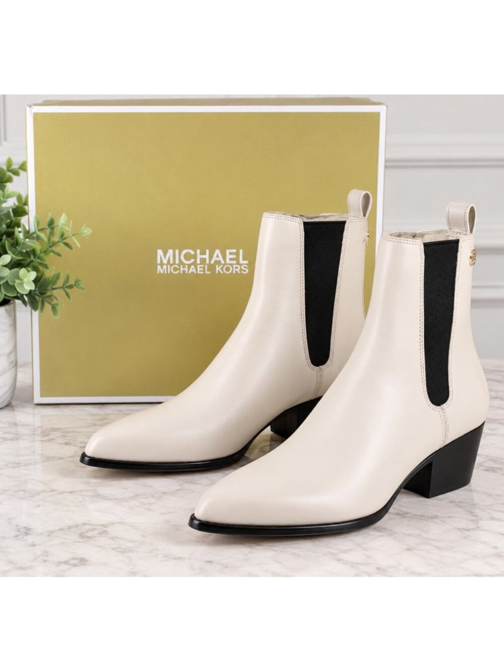 MICHAEL Michael Kors Kinlee Leather Chelsea Ankle Boots Cream Size 9.5 NWB
